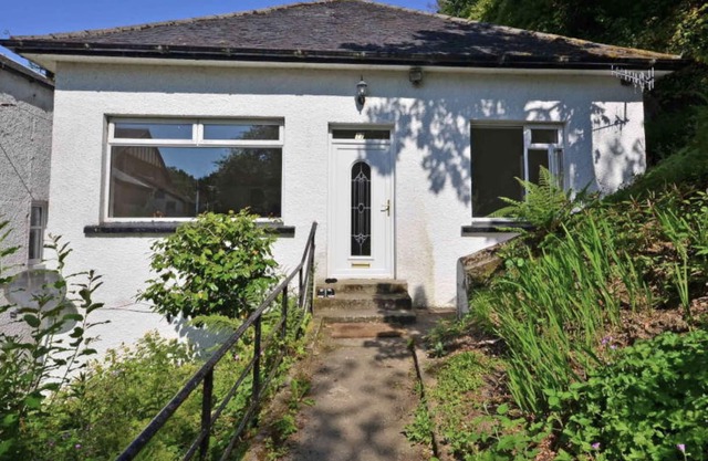 Kilmun Court Villa, modern home, stones throw away from Holy Loch.