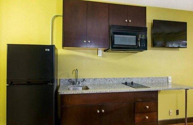 King Bed Efficiency Non-Smoking at Royal Extended Stay Hotel Selma I-95