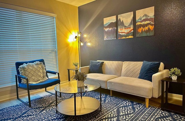 KINGbed w/pool/gym/BBQ@theHeights,LongStayDiscount