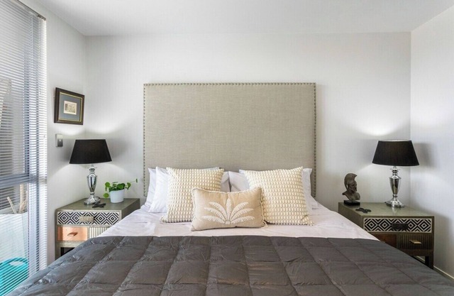 Kingsland, Auckland 2BR 2Bath 2CarPark Apt