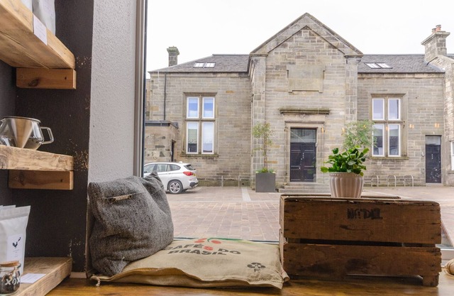 Kinross Residence - sleeps 6 guests in 2 bedrooms