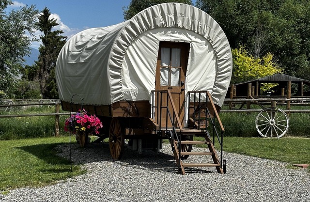 Klondike “Conestoga” Wagon at J&J Cabins