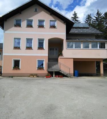 KMETIJA KNAVS