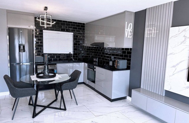 Knightsbridge Luxury Apartments Century City by Vvip Bookings