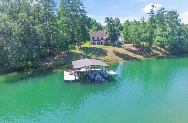 L&L Lodge: 6 BR, 5 BA House in Double Springs, Sleeps 15