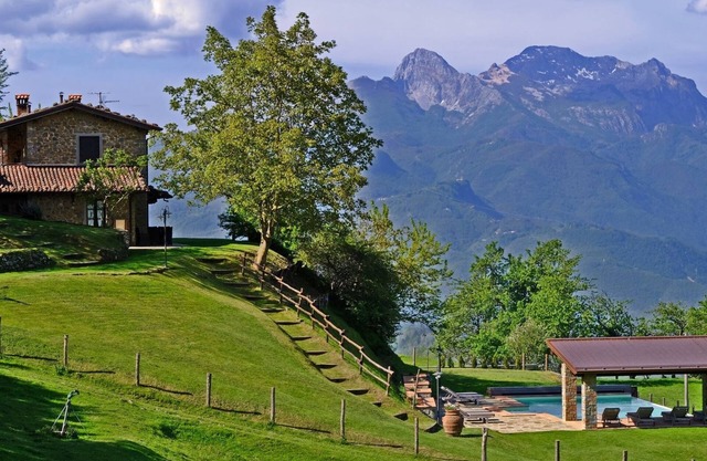 L'Ormasso, La Locanda del Moro, Pieve Fosciana, Lucca and Viareggio