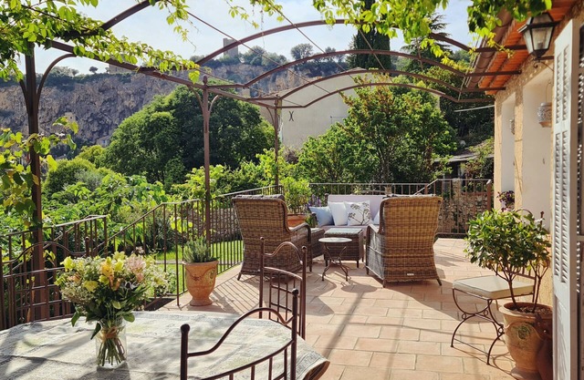 La Belle Etoile : private garden and terrace with exceptional setting