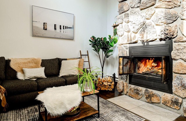 Lake house, 5BR with sandy beach, SPA and fire place