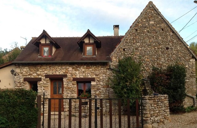 La maisonnette-House-Traditional-Ensuite with Bath-Garden view