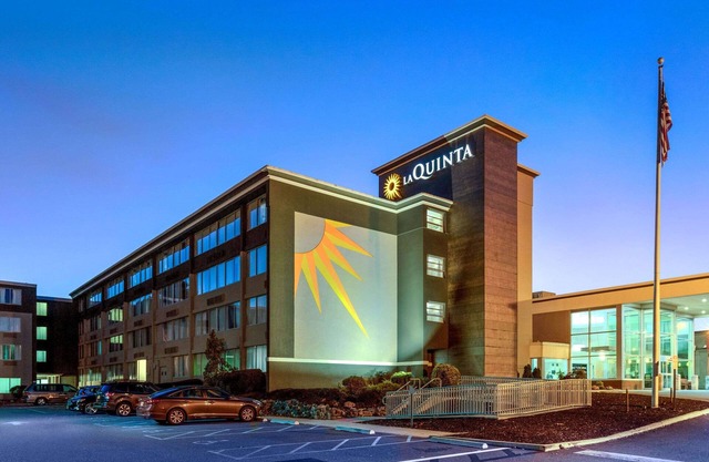 La Quinta Inn & Suites by Wyndham Clifton/Rutherford
