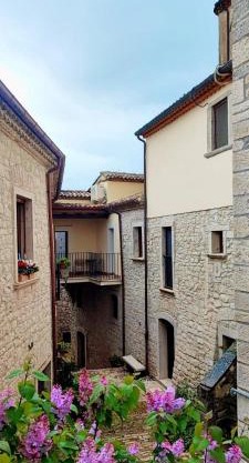 LA ROCCIA DI VICIDOMINI - Affittacamere