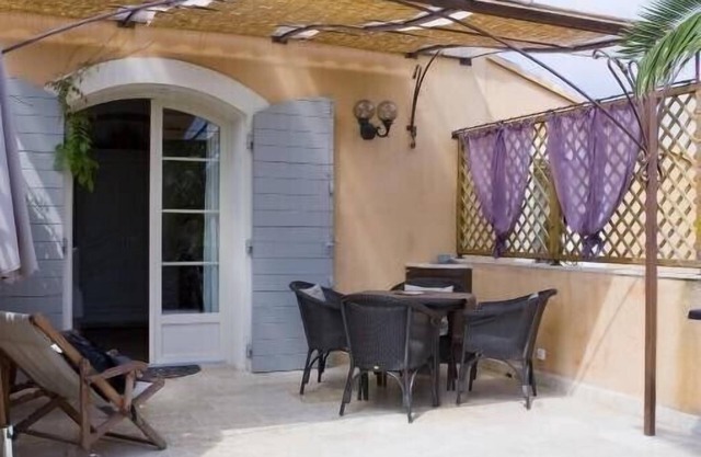 La Treille Mas Bouteillans, charm, comfort, calm amid the olive grove