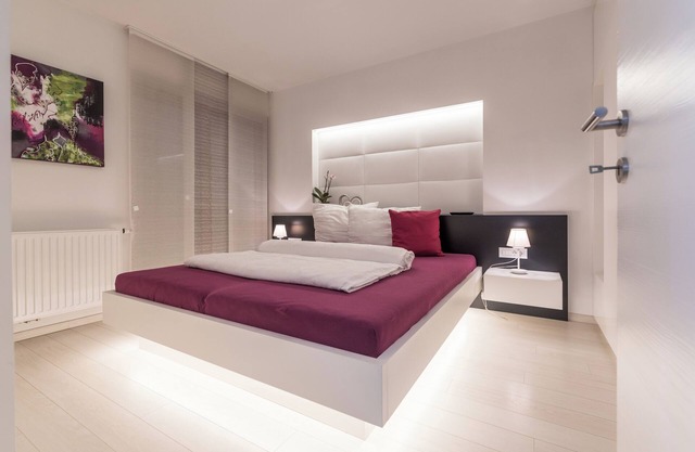 LA VIE DELUXE - Designer apartment with south-facing balcony, garage, WIFI, workation