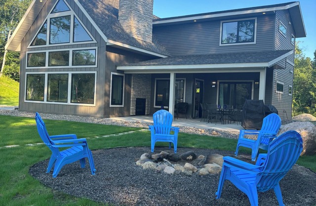 Lake Alexander + Sleeps 4 Families + Lakeside + Fire Pit