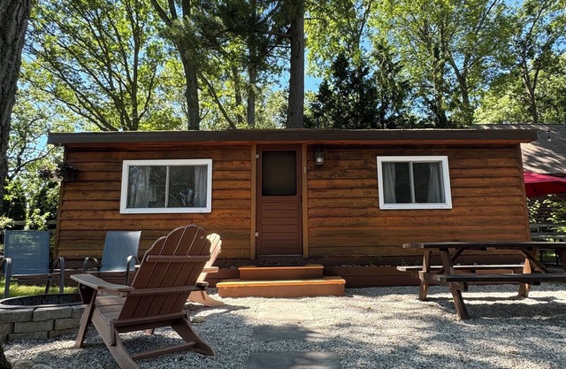 Lake Cabin Resort - Cabin 1