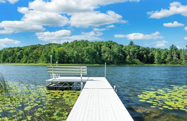 Lake Cabin w/King Bed & Fire Pit near Dells