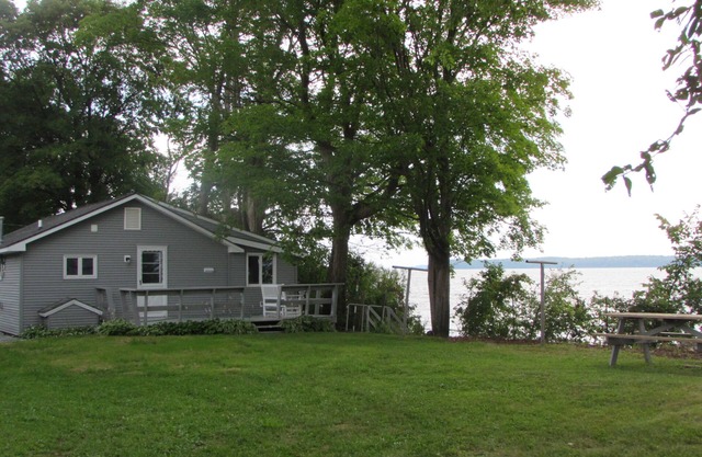 Lake Champlain Shoreline Cottage - Maquam Shore, Town of St. Albans.