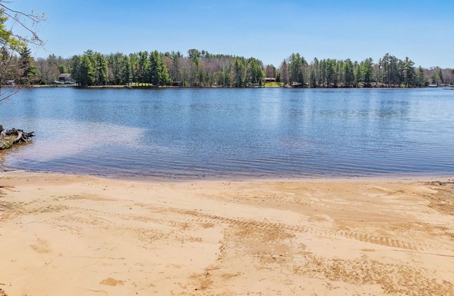 Lake Forest Resort – Relax on a Pristine Sandy Beach in the Northwoods!