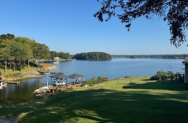 Lake Front 6 Bedroom Home on Beautiful Lake Wateree.