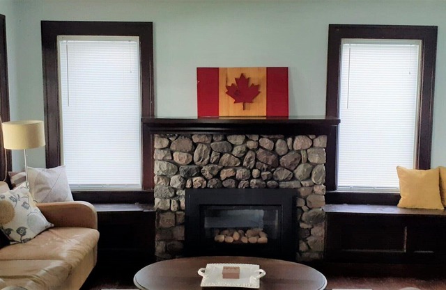 Lake front escape - a quiet lake front cottage with easy access to the beach