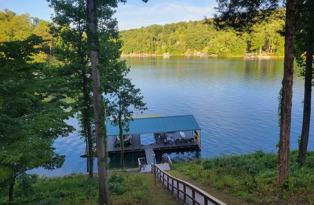 Lake Front Prop, includes two kayaks, canoe, covered dock with jet ski dock