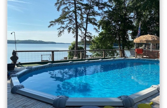 Lake Front Vacation Home with Pool and Lake view