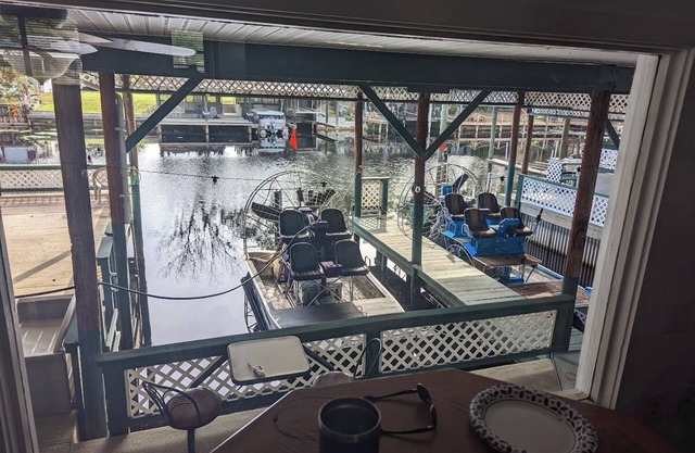 Lake Hatchineha w/Private Ramp! Kissimmee Chain of Lakes w/covered boathouse.