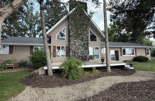 Lake Home on the Peninsula with stunning 360 degree views.