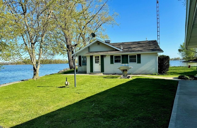 Lake House Cottage w/Breathtaking Views!