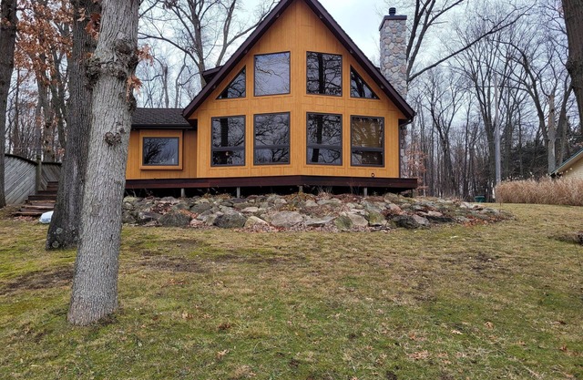LAKE HOUSE LUXURY WITHnPANORAMIC VIEWS OF THE WATERFRONTn300FT DOCK