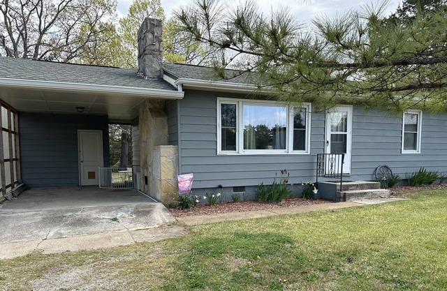 Lake House W/Fenced Yard, Swim Dock, Marinas/Launches, 7 miles to Mtn Home, AR