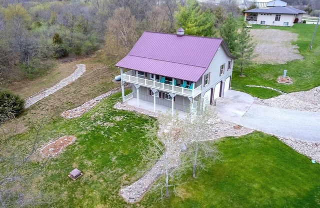 Lake House with a private trail to the beach!