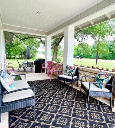 Lake Life Lodge Cottage by Belton Lake