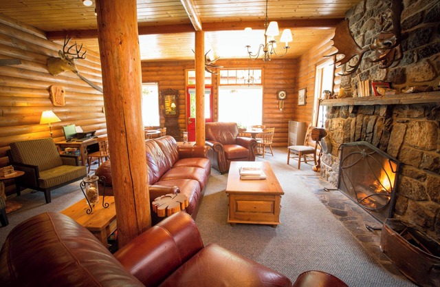Lake Louise 2-Bedroom Suite | Deck & Views