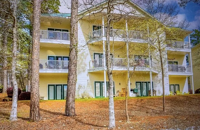 Lake Martin Condo with Dock….30 minutes from Auburn’s Campus!