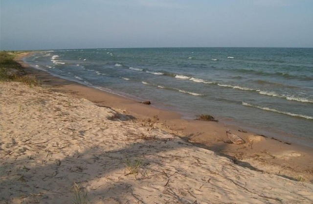 Lake Michigan Sand Beachfront Condo, Spectacular Views, sunrise, WiFi, 2nd floor