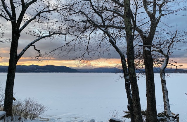 Lake & Mountain Retreat - Summer Adventures & Winter Escape