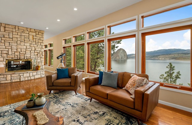 Lake Roosevelt's Whitestone Rock Retreat-Corporate and personal retreat space