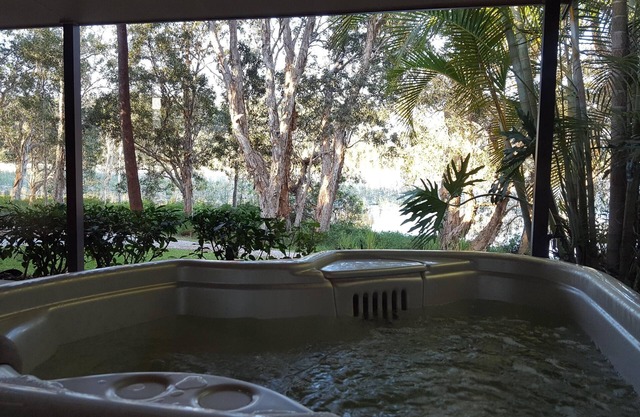 Lake Russell Lakeside Retreat - Monet Cottage