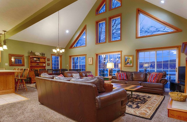 Lake Shore Lodge: On Keuka Lake & Near Wine Trail
