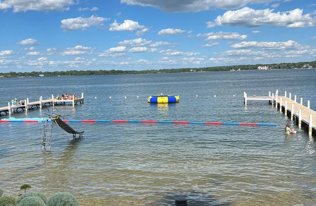 Lake view cottage on Delavan