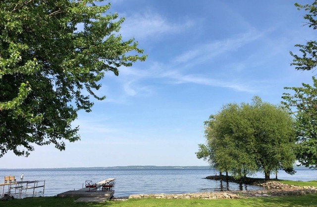 Lake Winnebago Waterfront Cottage W/Hot Tubn[2 King; 1 Queen]