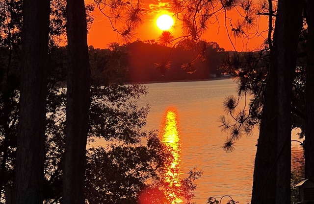 🔥 Lake Wissota Lakefront · Families & Crews · Lg yard · Fire Pit · 1200 sq ft