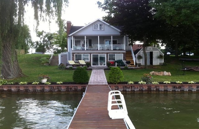 Lakefront home- all amenities & beautiful view. Updated beds/carpet/furniture