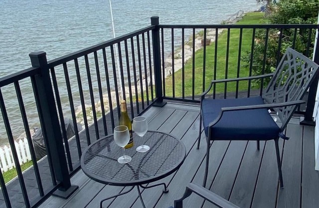 Lakefront 2 bedroom house between Rochester and Niagara Falls, NY