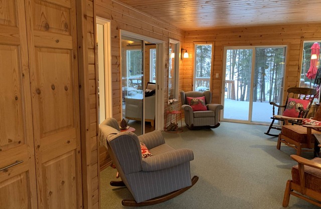 Lakefront 3 bedroom A frame 4 season cottage in Grindstone Provincial Park