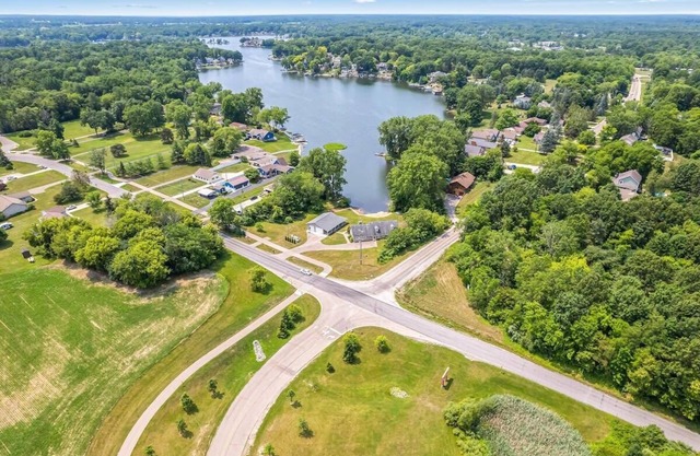 Lakefront Coastal Cove Retreat in Linden!