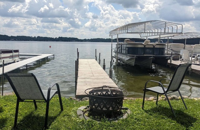 Lakefront Cottage Getaway on Crooked Lake!