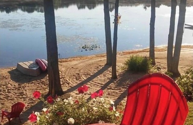 Lakefront cottage.swim, kayak, fish, hike, bonfires and excellent reviews.