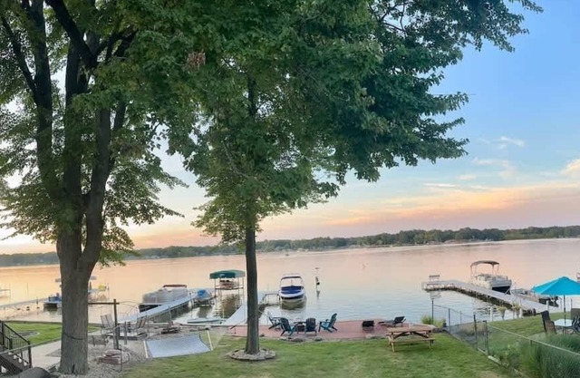 Lakefront Escape/Koontz Lake- 3BR/3 BA-pool table